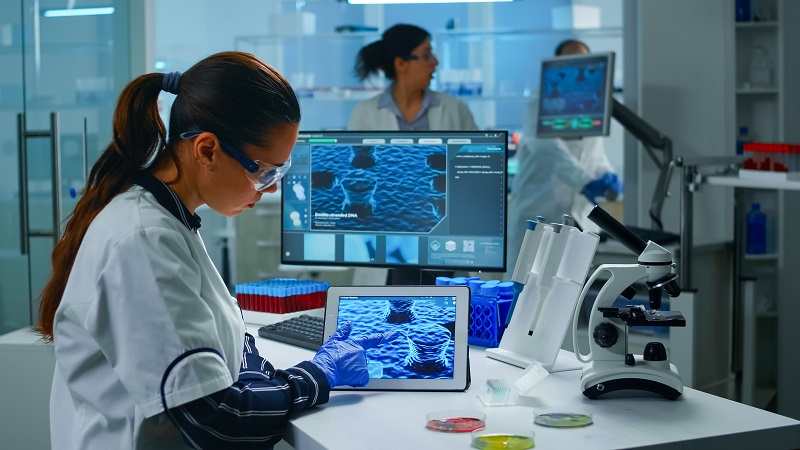 The Digital Transformation of Pathology Labs: How LIS and AI Are Reshaping Diagnostics