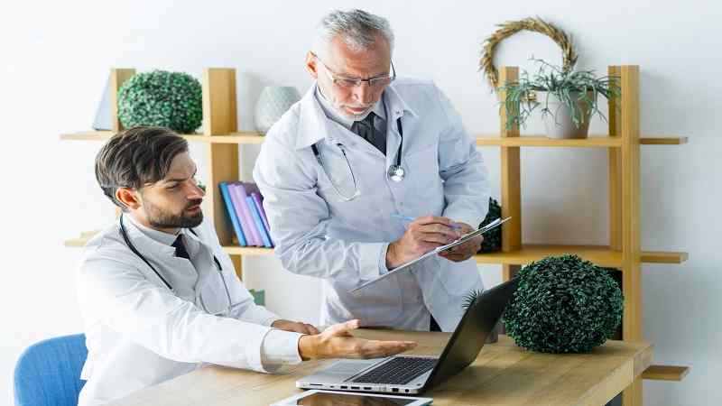 Free and Paid Healthcare Directories Compared for Independent Doctors